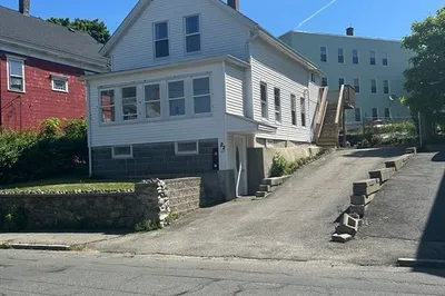 22 Barker St