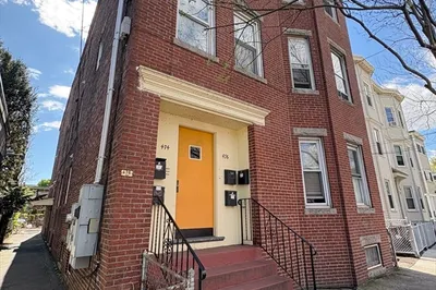 474 Windsor St #2F 1