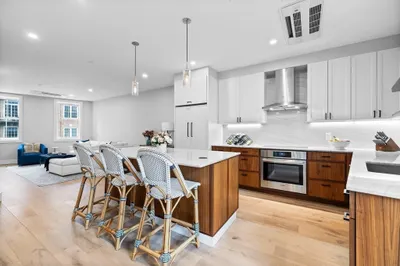 471 Hanover Street #4 1