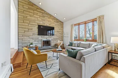 7 Carol St 1