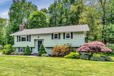 24 John Robinson Dr 1