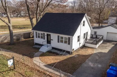 49 Worthy St