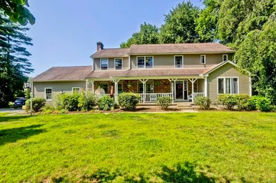 82 Pilgrim Rd 1