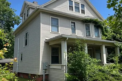 305 Dickinson St 1