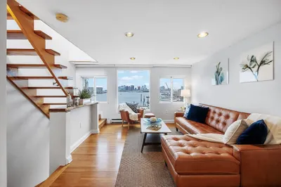 6 Ferry St #6