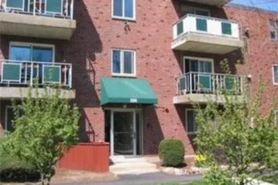 302 Commercial St #23 1