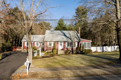 60 Taxiera Rd 1