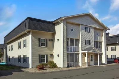 41 W Summit St #16 1