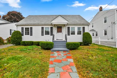 19 Colonial Road 1