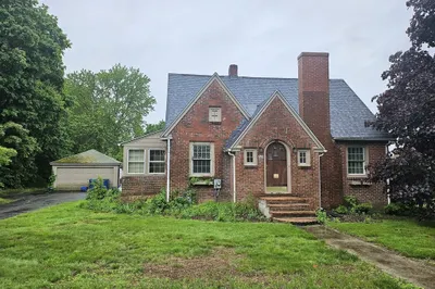735 Amostown Rd 1
