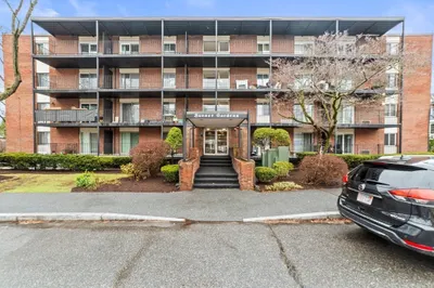 45 Oval Rd #16
