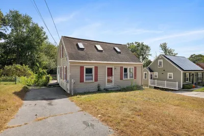 62 Rockland Rd