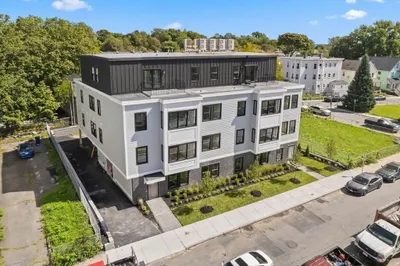 52 Withington St #3B 1