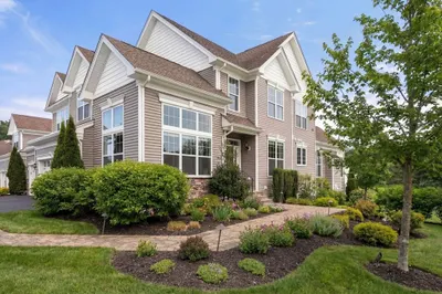 8 Glen Ellen Blvd #8 1