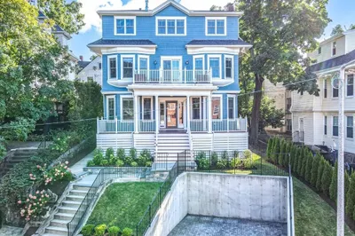 11 Robinwood Ave