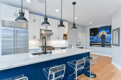 170 W Broadway #204 1