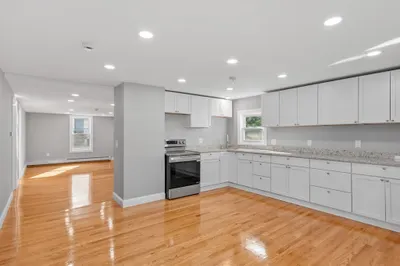 30 Middle St #1