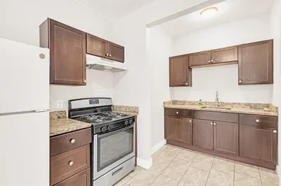 25 Chester Ave #3