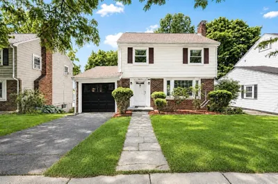 64 Redlands Rd 1