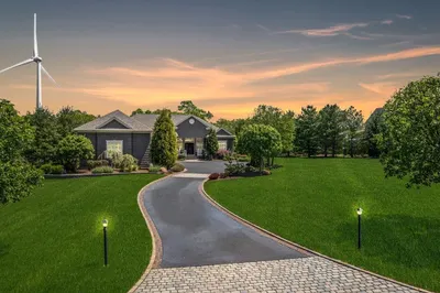 143 Rodman Ln