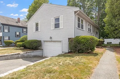 152 Bridge St 1