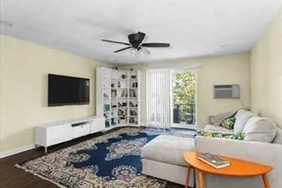 60 Greentree Lane #38 1