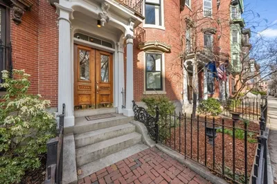 27 Monument Square #4