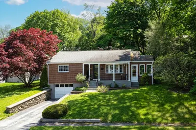 45 Pine Tree Dr