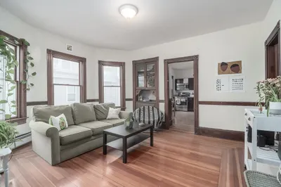 318 Beacon St #2