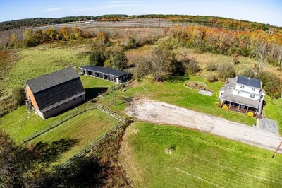 25 Lamoureux Blvd 1