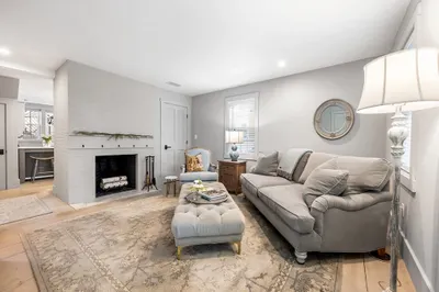 18 Williams St #1