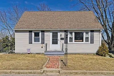 8 Bassett St 1