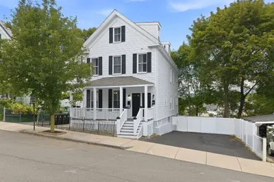 323 Bainbridge St 1