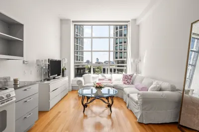360 Newbury St #402 1