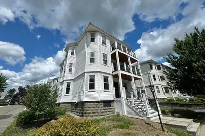 48 Oxford Ave #2 1