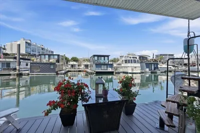 1 Pier 8 13th St #B28 1