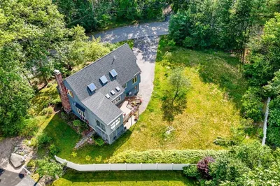 8 Horseshoe Drive