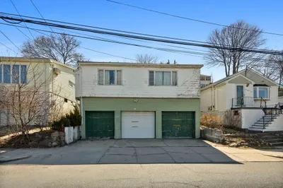 92+96 Waldemar Ave 1