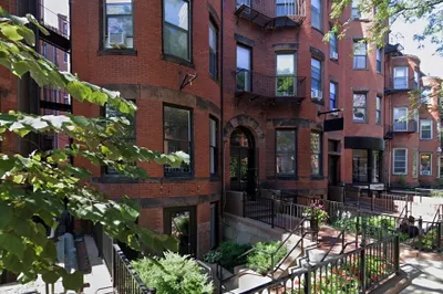 301 Newbury St #4