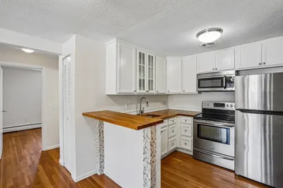145 Warren St #7 1