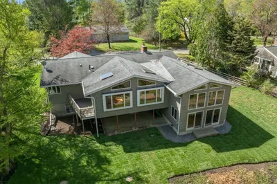 24 Red Barn Rd