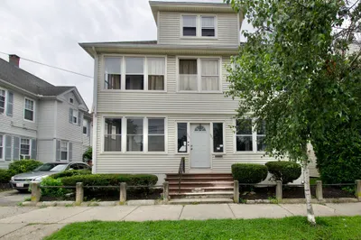 403-405 Main St 1