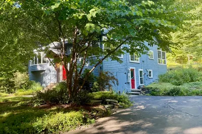 61 Linden Ave