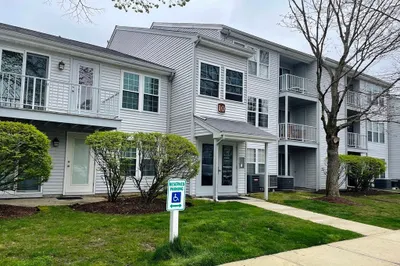 10 Walden Dr #3