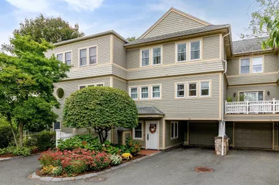21 Pine St #10 1
