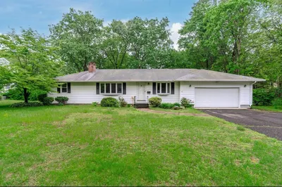 557 Maple Rd 1