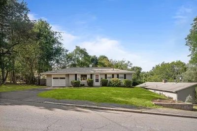 9 Upper Joclyn Avenue