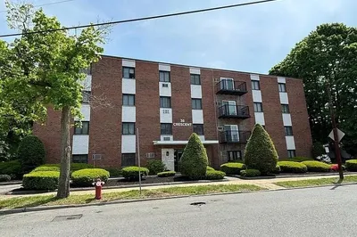 36 Crescent St #17 1