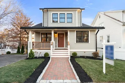 437 Mount Auburn St