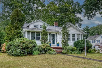 22 Elmwood Avenue 1